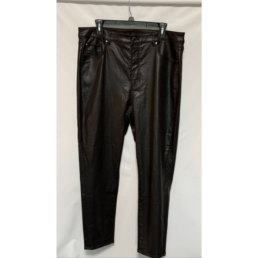 Ann Taylor the skinny curvy fit faux black leather model size 16